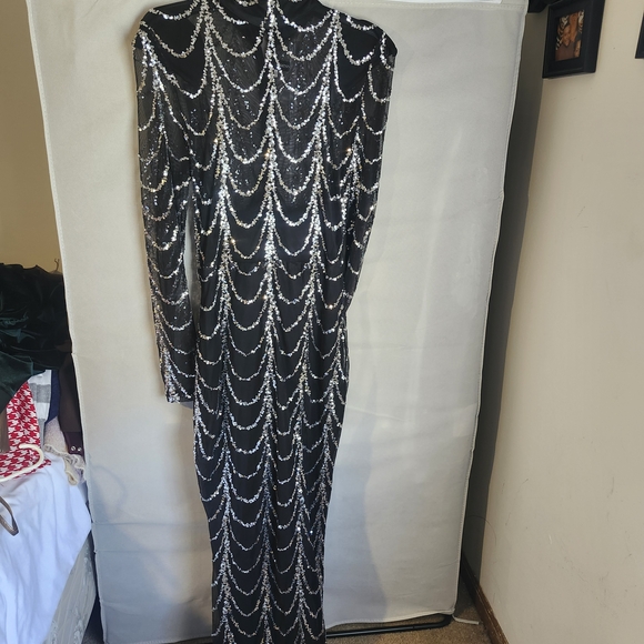 Missord Dresses & Skirts - Chic Black and Silver Long Sleeve Dress
